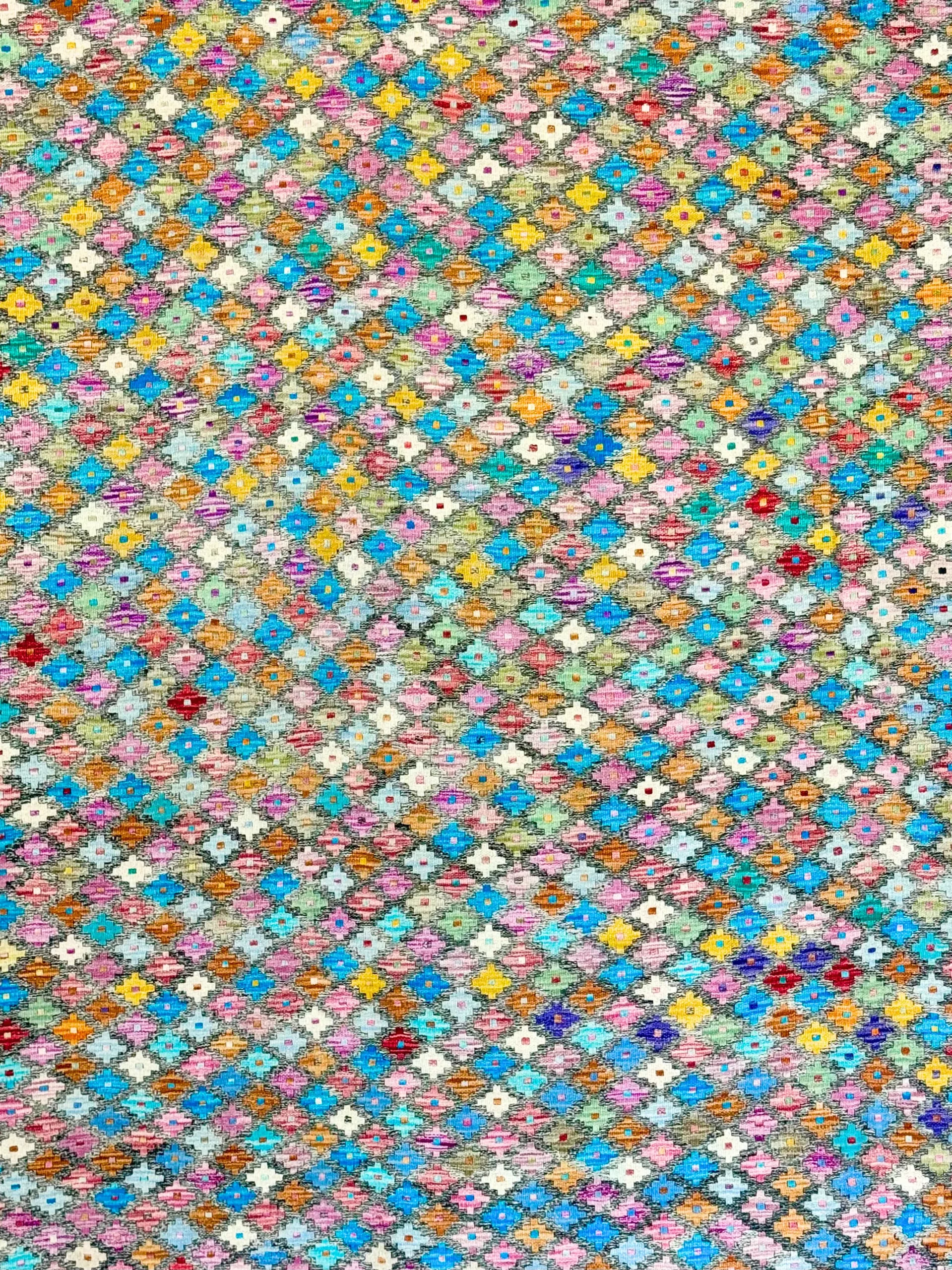 détail motifs à mille fleurs grand tapis Kilim 
