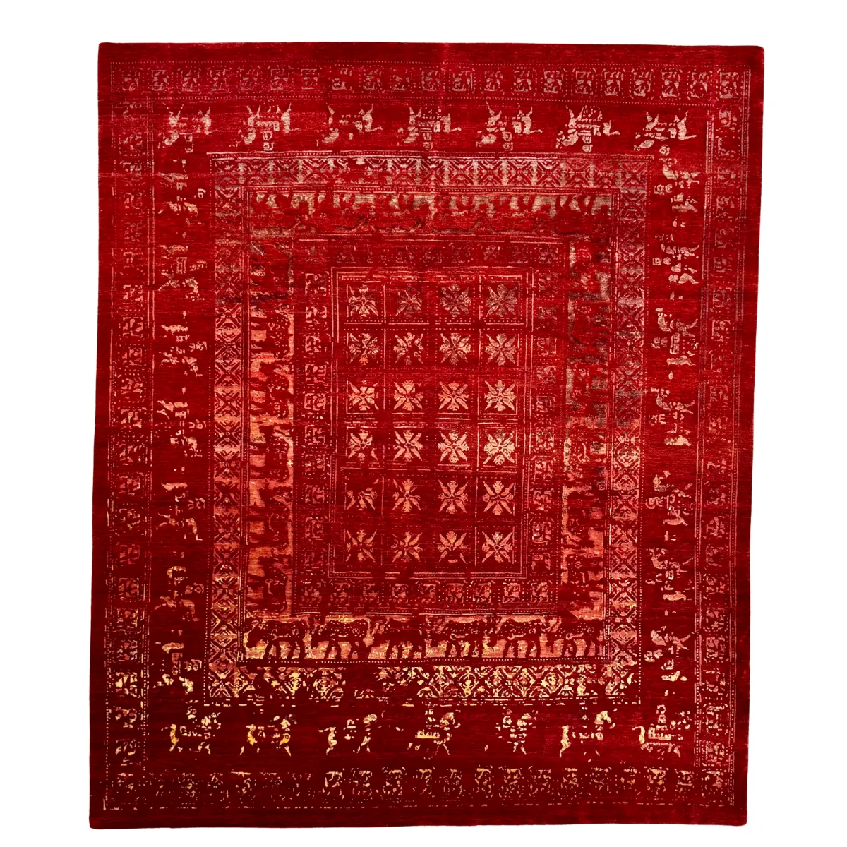 Tapis Pazyryk new design, reproduction moderne en laine rouge uni avec motifs géométriques et animaliers inspirés de l'antique tapis de Pazyryk.
